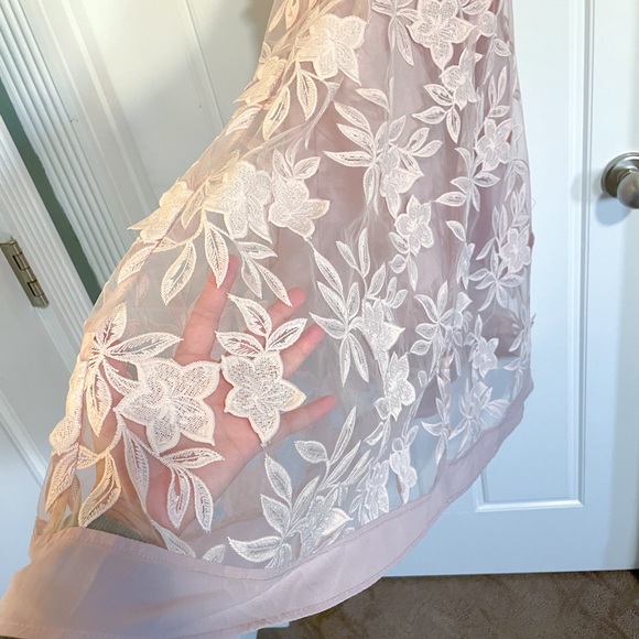 Lace light pink woman’s dress - Picture 3 of 3